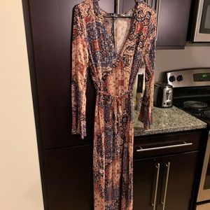 Lulus’s bell sleeve maxi dress - never worn!